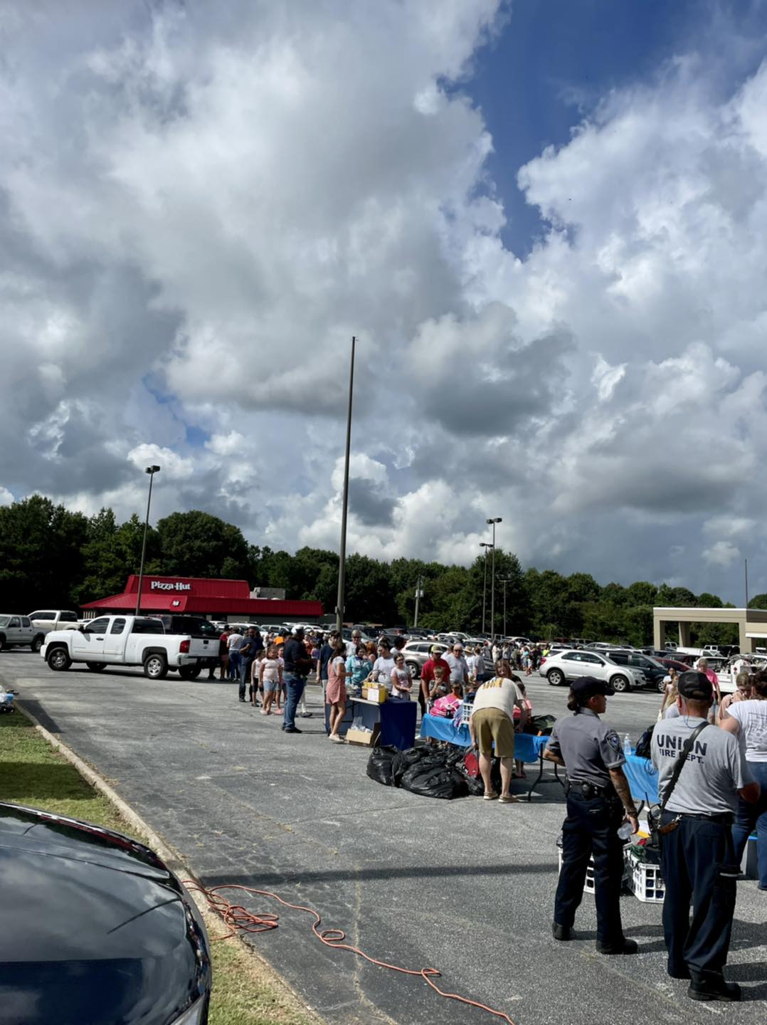 backpack giveaway (002)